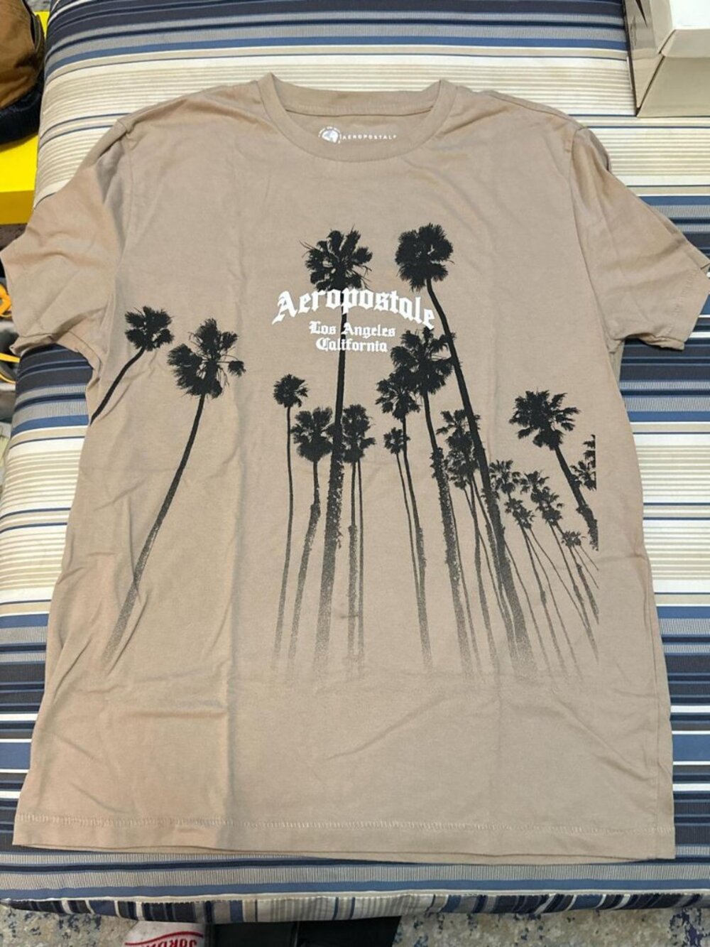Aeropostale Men's Tan and Brown T-shirt